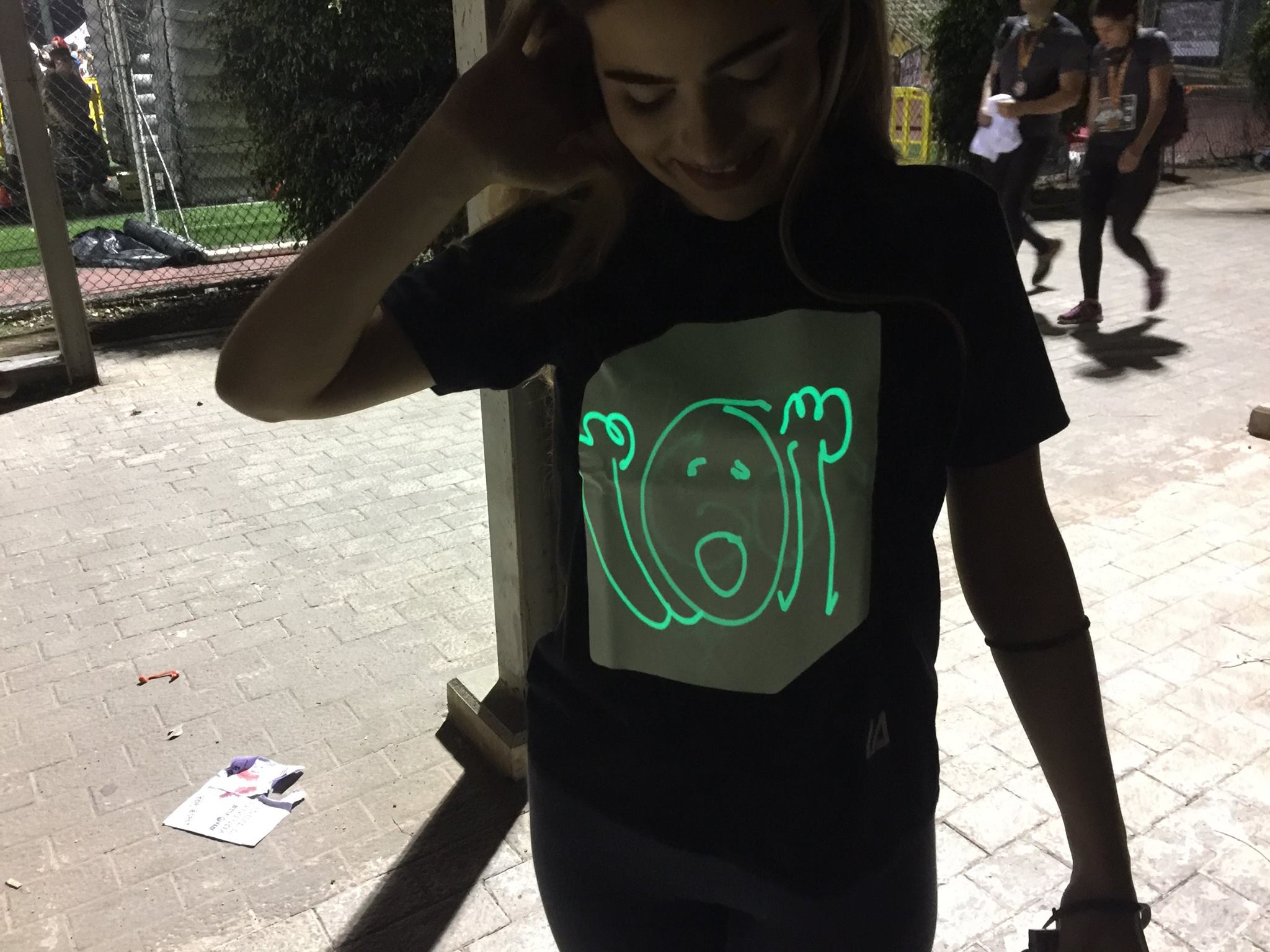 Camisetas interactivas luminiscentes que brillan en la oscuridad, Canarias Camisetas interactivas luminiscentes que brillan en la oscuridad, Canarias