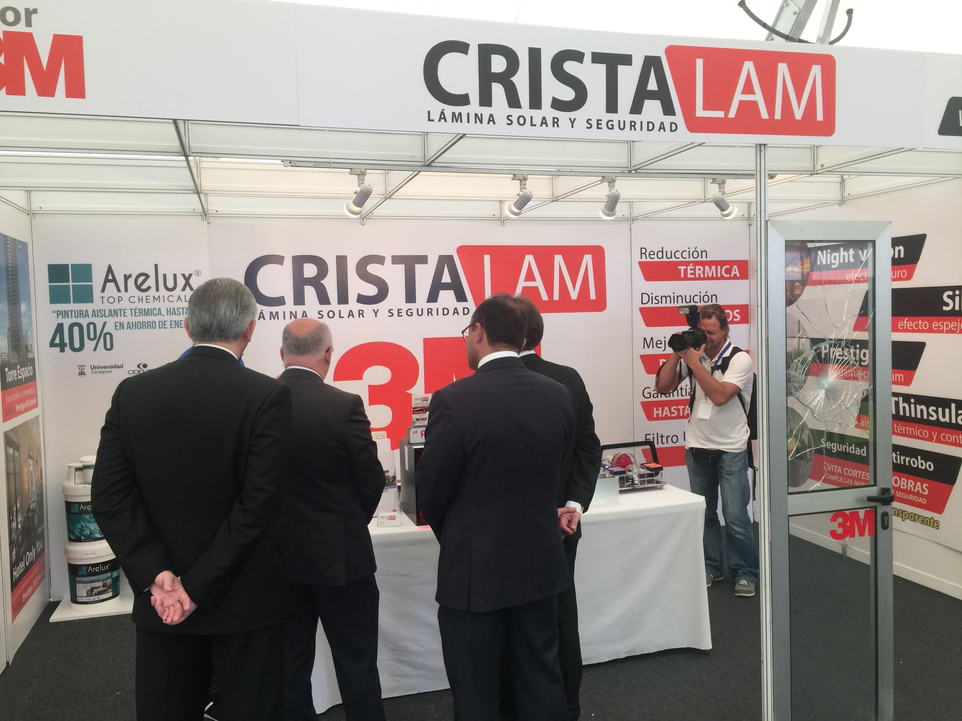 El Presidente del Cabildo de Gran Canaria Antonio Morales en la visita a nuestro stand de Cristalam en la Ferie Internacional del Atlántico El Presidente del Cabildo de Gran Canaria Antonio Morales en la visita a nuestro stand de Cristalam en la Ferie Internacional del Atlántico